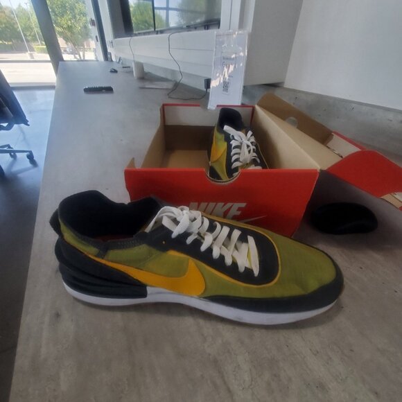 Nike Running shoes - Picture 1 of 2